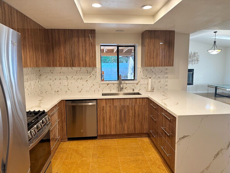 Building Photo - 43550 Carmel Cir