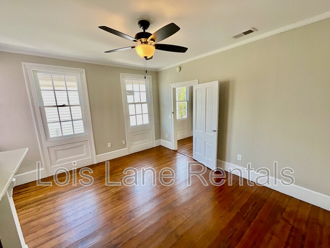 Building Photo - 104 Nassau St
