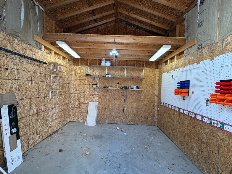 Building Photo - 3920 Anvil Dr