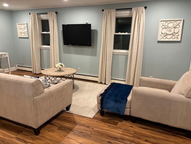 Building Photo - 10 Roosevelt Rd