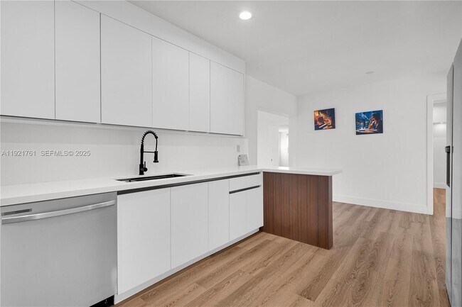 Building Photo - 4701 SW 104th Ct