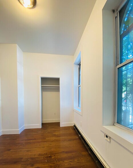 Building Photo - 304 Bradford St