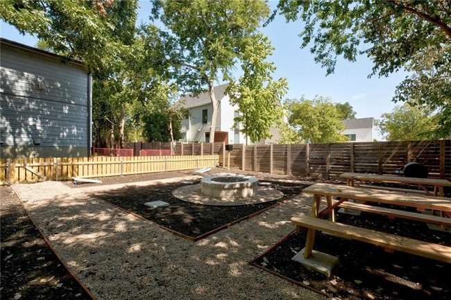 Building Photo - 2017 Bluebonnet Ln