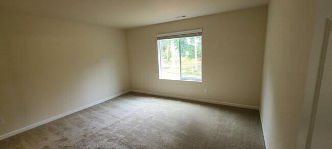 Building Photo - Gorgeous 3- bedroom 2.5 bathroom Port Orch...