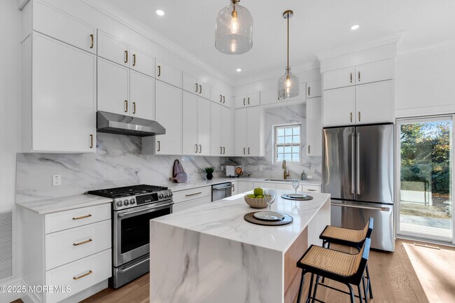 Building Photo - 340 River Rd