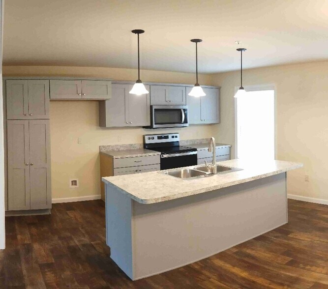 Building Photo - 113 Meadowbrook Ln