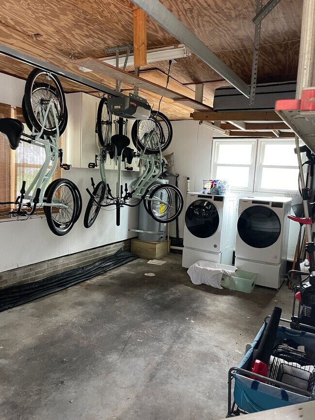 Building Photo - Old Village Cottage - 1.5 Blocks to Pitt Street Bridge