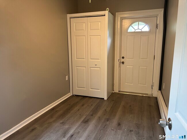 Building Photo - 58 Smith Ave