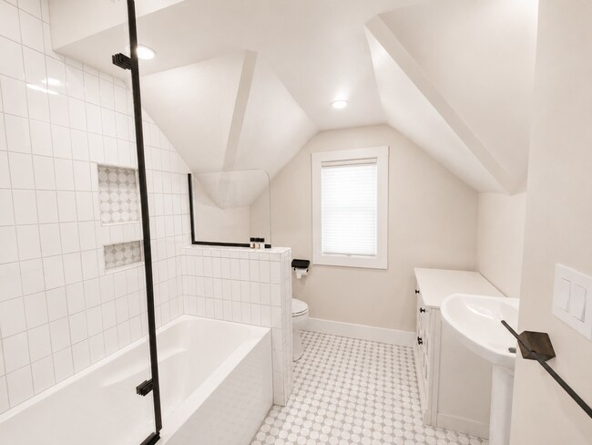 Building Photo - Heart of Bend Oasis: 3-Bedroom Home with Live-Edge Accents, New Carpet, and Fenced-In Parking