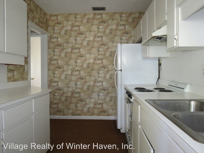 Building Photo - 493 Lake Howard Dr
