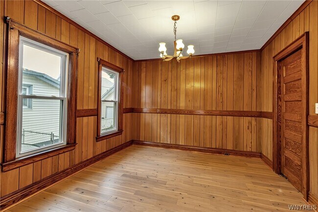 Building Photo - 37 Alsace Ave