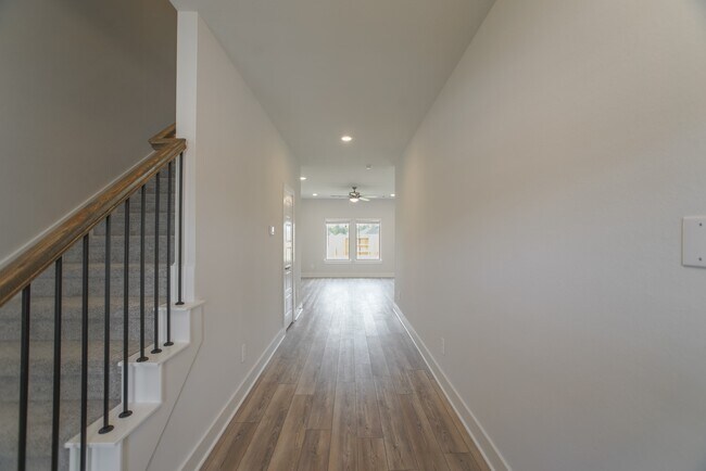 Building Photo - 10530 Preserve Wy