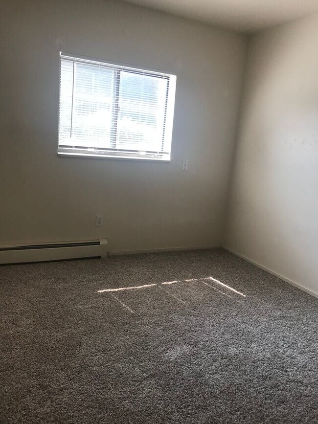 Building Photo - Two Bedroom Condo At Aspen Grove In North Boulder