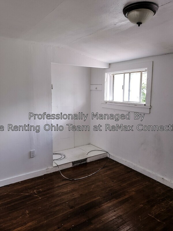 Building Photo - 325 Columbian Ave