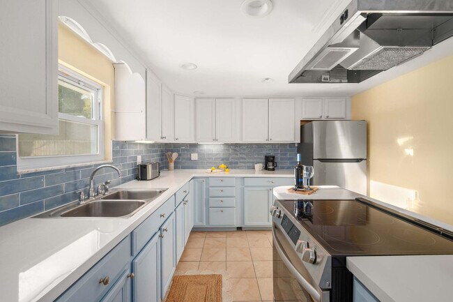 Building Photo - 84 21st Terrace SE