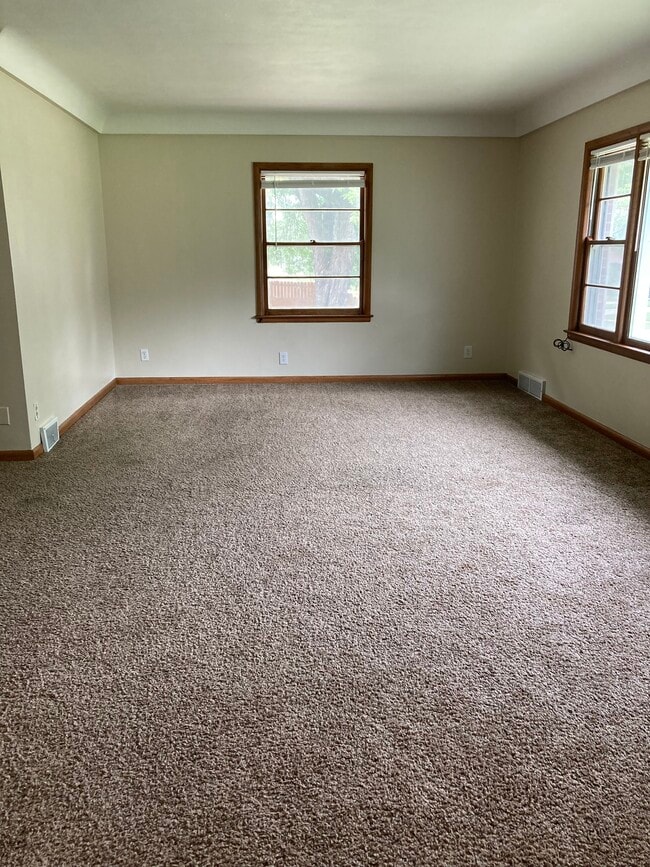 Building Photo - 4124 Lower Beaver Rd