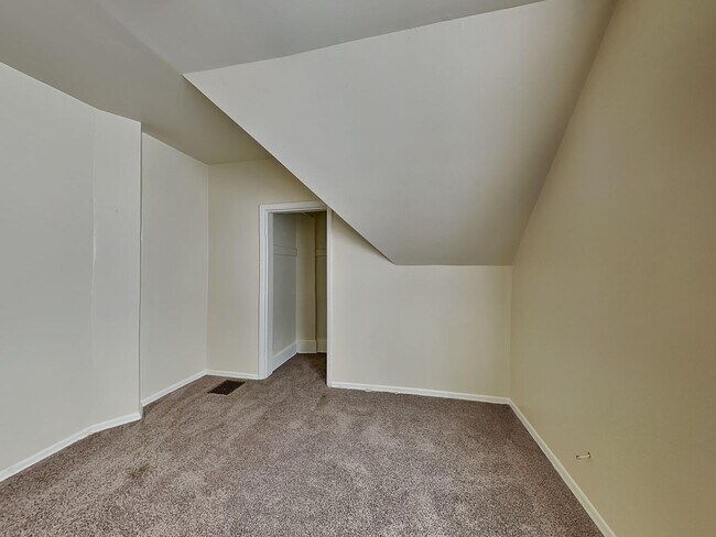 Building Photo - **Coming Soon** 5 Bedroom House Near Gonzaga