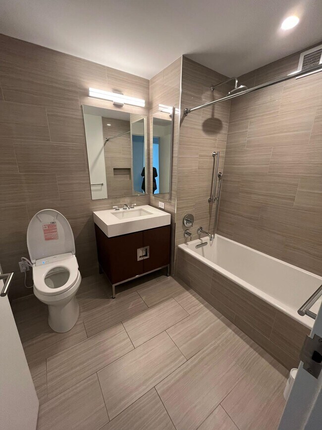 Building Photo - 99 Hudson St