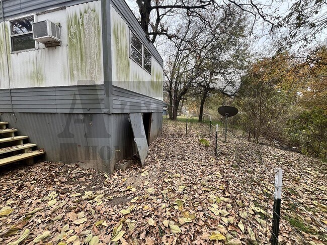 Building Photo - Charming 2-bedroom, 1-bathroom home!