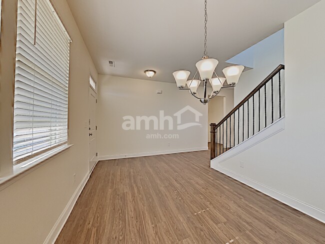 Building Photo - 303 Elmhurst Dr