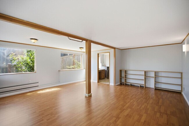 Building Photo - 2826 25th Ave W