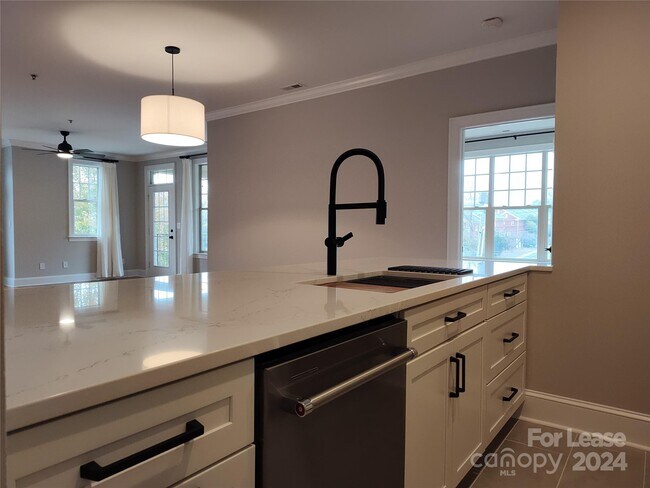 Building Photo - 1129 Park West Dr