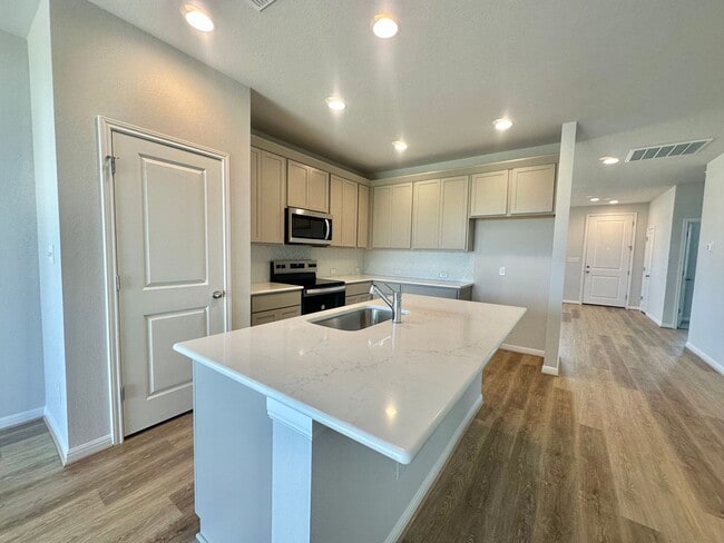 Building Photo - 3 Bed 2Bath in Taylor Tx