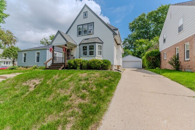 Building Photo - 2572 N 66th St