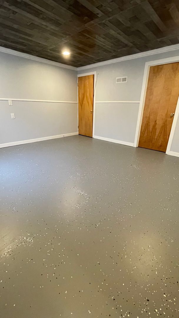 Building Photo - Spacious 4-Bedroom with Mountain Views & U...