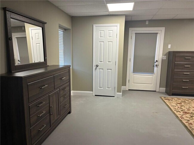 Building Photo - 6158 Suwanee Dam Rd