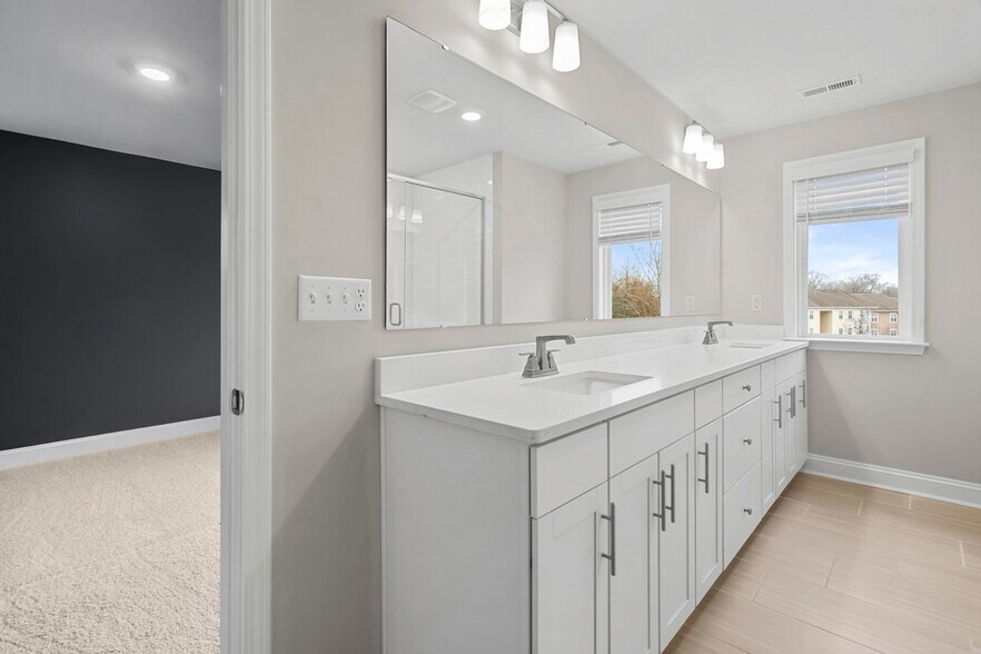 Building Photo - 1515 Hidden Falls Rd