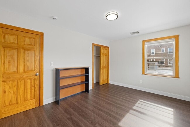 Building Photo - 227 Franklin Ave