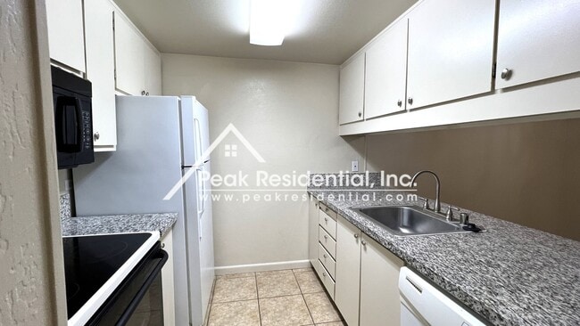 Building Photo - Very Nice Greenhaven 2bd/1ba Condo in Gated Community - Must See