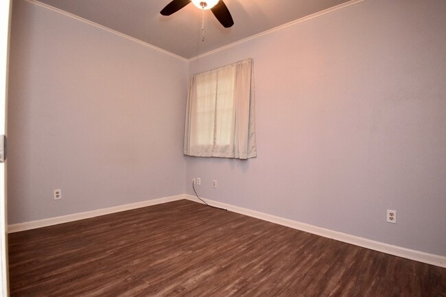 Building Photo - Spacious 4 bedroom 3 bathroom home with large yard and 2 car garage