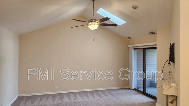 Building Photo - 985 West Ct