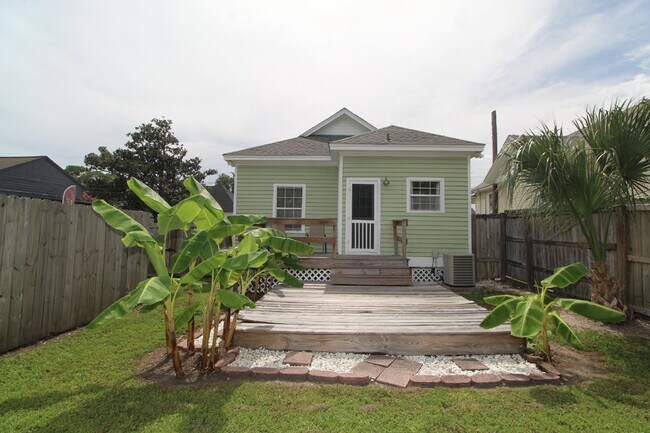 Building Photo - Charming Downtown 2BR/1BA Cottage – Hardwood Floors, Granite Kitchen, Front Porch, Fenced Backyar...