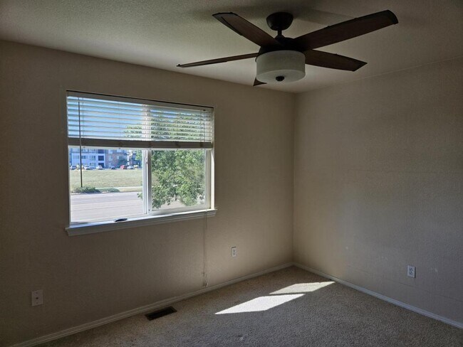 Building Photo - 3653 Sunflower Cir