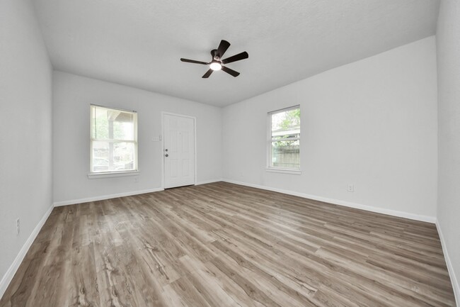 Building Photo - 7021 Canal St