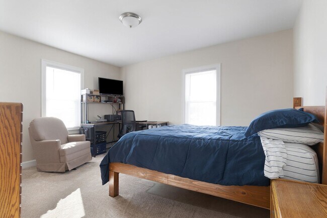 Building Photo - OPEN HOUSE SATURDAY 5/10 FROM 3:00 TO 4:00...