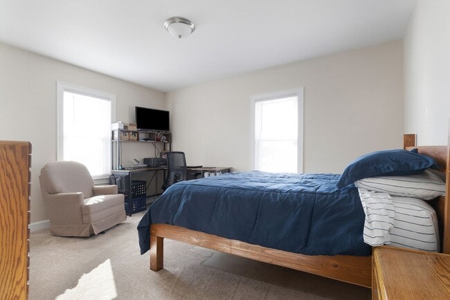 Building Photo - OPEN HOUSE Sunday 6/1 2:30 - 3:00..Must se...