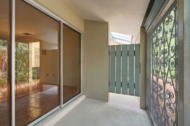 Building Photo - 1257 Fairway Cir S
