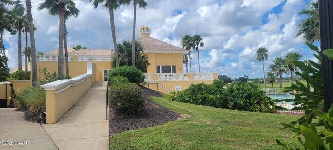 Building Photo - 284 Links Ter Blvd