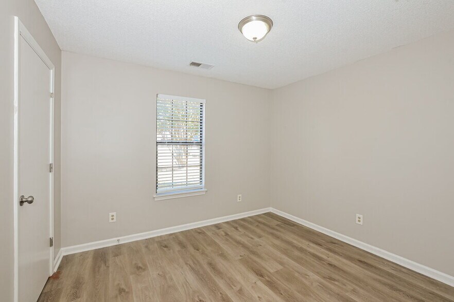 Building Photo - 6659 Ashland Dr