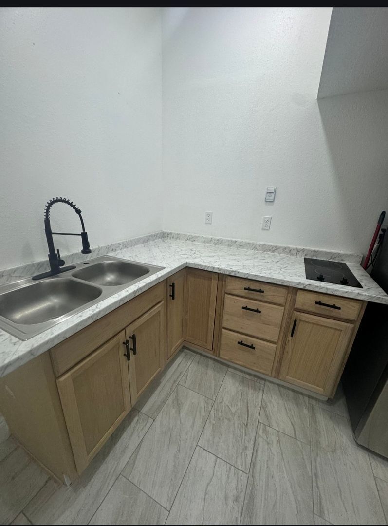Building Photo - Efficiency in Lehigh ALL UTILITIES INCLUDED!!!