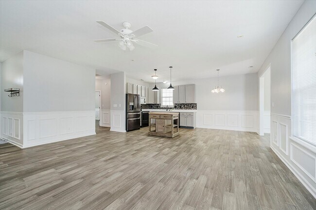 Building Photo - 9413 N Bayfield Dr