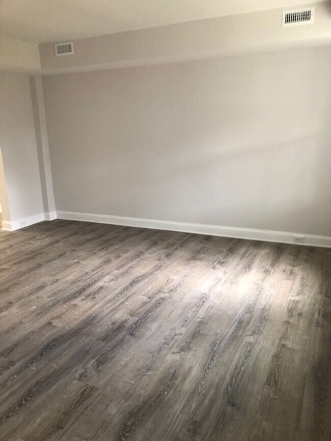 Building Photo - Beautiful and ready to move in 3 Bedroom, 1 Full Bath home just minutes from downtown!