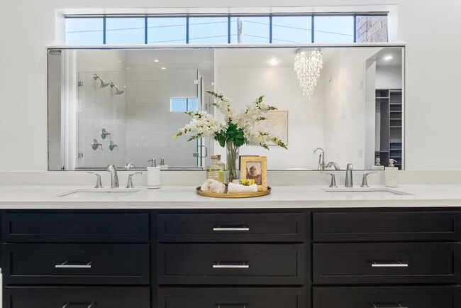 Building Photo - 5602 San Felipe St