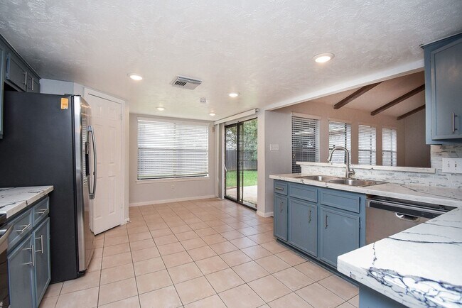 Building Photo - 14418 Royal Hill Dr