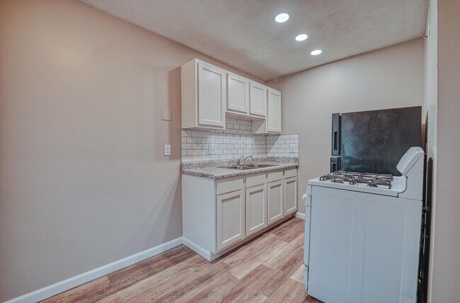 Building Photo - 2735 Joyce Ave