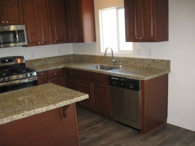 Building Photo - 1339 Darien Ct